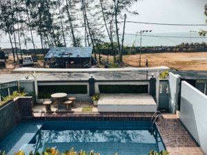 Private lake and sea view villas in Cherai

